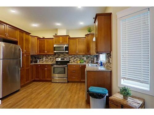 136-116 6 Avenue Ne, Slave Lake, AB - Indoor Photo Showing Kitchen