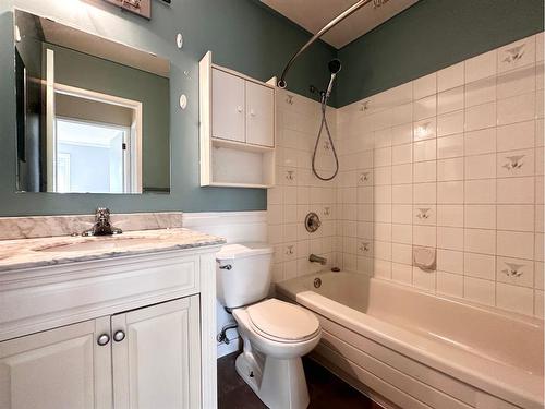 3 Isbister Avenue, Swan Hills, AB - Indoor Photo Showing Bathroom