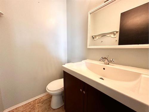 3 Isbister Avenue, Swan Hills, AB - Indoor Photo Showing Bathroom