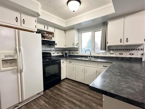 23 Centennial Crescent, Swan Hills, AB - Indoor Photo Showing Kitchen With Double Sink