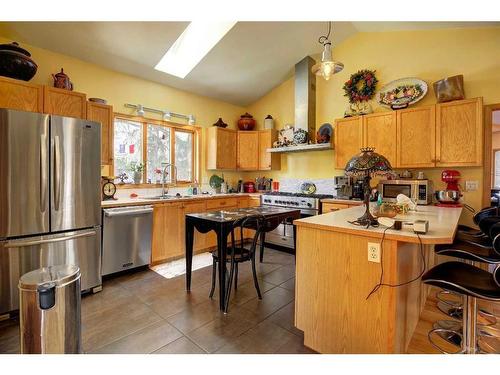 A&B-448 Elk Street, Banff, AB - Indoor Photo Showing Kitchen