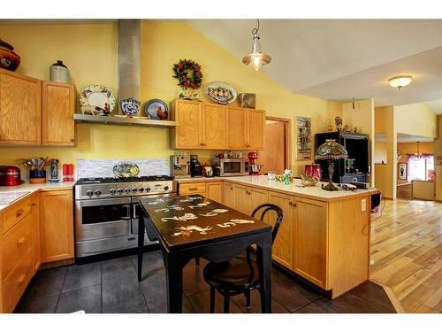 A&B-448 Elk Street, Banff, AB - Indoor Photo Showing Kitchen