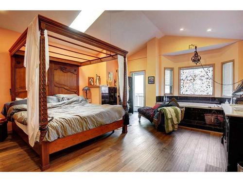 A&B-448 Elk Street, Banff, AB - Indoor Photo Showing Bedroom