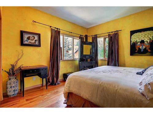 A&B-448 Elk Street, Banff, AB - Indoor Photo Showing Bedroom