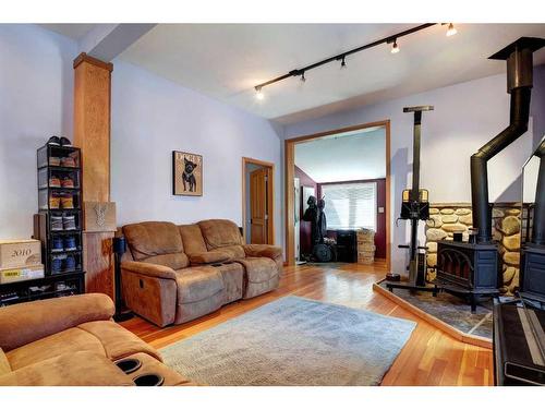 A&B-448 Elk Street, Banff, AB - Indoor Photo Showing Living Room