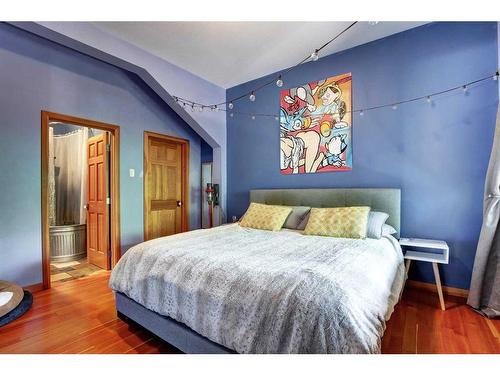 A&B-448 Elk Street, Banff, AB - Indoor Photo Showing Bedroom