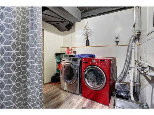 A&B-448 Elk Street, Banff, AB - Indoor Photo Showing Laundry Room