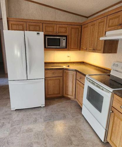 414 10 Street, Fox Creek, AB - Indoor Photo Showing Kitchen