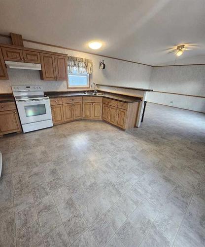 414 10 Street, Fox Creek, AB - Indoor Photo Showing Kitchen With Double Sink