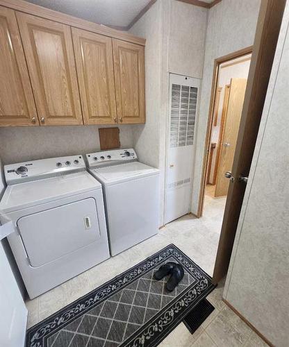 414 10 Street, Fox Creek, AB - Indoor Photo Showing Laundry Room