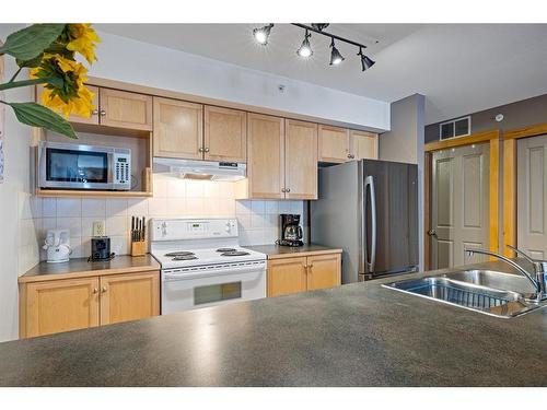 307-743 Railway Avenue, Canmore, AB - Indoor Photo Showing Kitchen With Double Sink