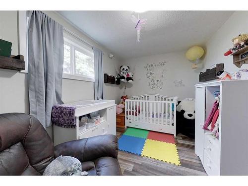 512 2 Avenue Nw, Slave Lake, AB - Indoor Photo Showing Bedroom