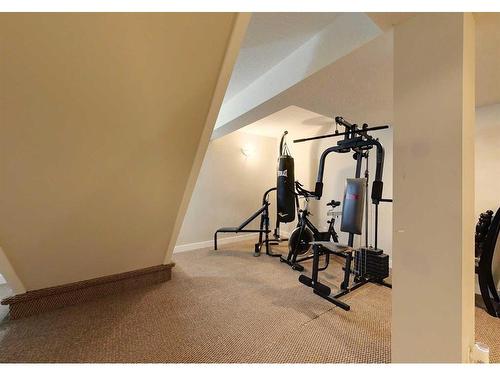 512 2 Avenue Nw, Slave Lake, AB - Indoor Photo Showing Gym Room