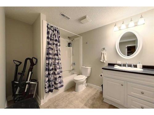 512 2 Avenue Nw, Slave Lake, AB - Indoor Photo Showing Bathroom