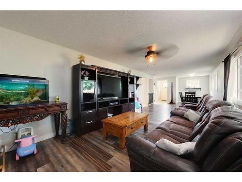 512 2 Avenue Nw, Slave Lake, AB - Indoor Photo Showing Living Room