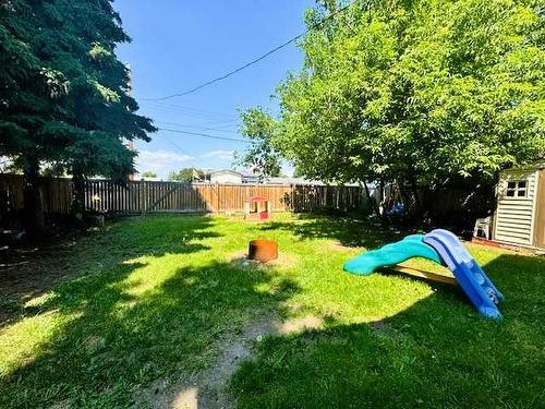 512 2 Avenue Nw, Slave Lake, AB - Outdoor With Backyard