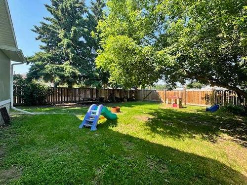 512 2 Avenue Nw, Slave Lake, AB - Outdoor With Backyard