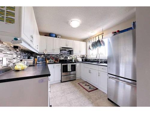 512 2 Avenue Nw, Slave Lake, AB - Indoor Photo Showing Kitchen With Stainless Steel Kitchen With Upgraded Kitchen