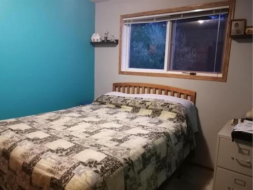 82 Feero Drive, Whitecourt, AB - Indoor Photo Showing Bedroom