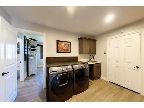 53425A Range Road 175, Rural Yellowhead County, AB - Indoor Photo Showing Laundry Room