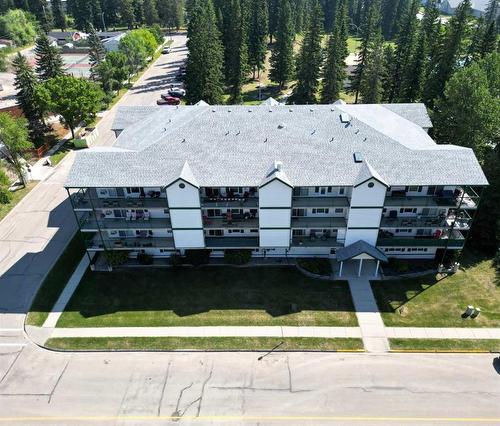 302-777 48 Street, Edson, AB - Outdoor