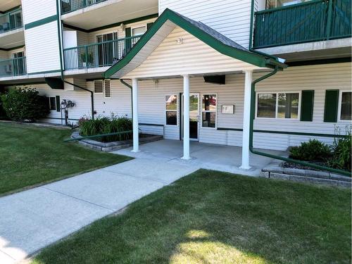 302-777 48 Street, Edson, AB - Outdoor