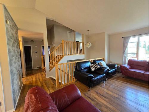 110 Poplar Drive, Whitecourt, AB - Indoor Photo Showing Living Room