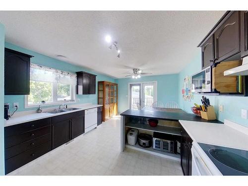 5104 18 Avenue, Edson, AB - Indoor Photo Showing Kitchen With Double Sink