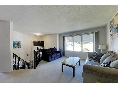 5104 18 Avenue, Edson, AB - Indoor Photo Showing Living Room