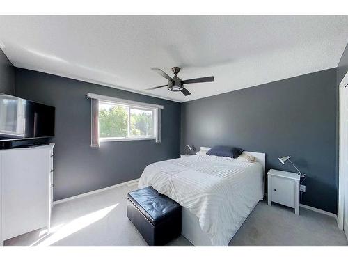 5104 18 Avenue, Edson, AB - Indoor Photo Showing Bedroom