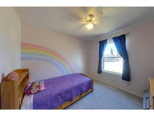 5104 18 Avenue, Edson, AB - Indoor Photo Showing Bedroom