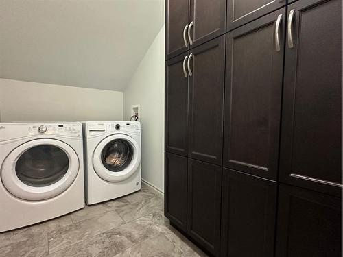 18 Sonoma Key, Whitecourt, AB - Indoor Photo Showing Laundry Room