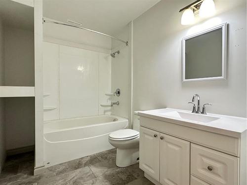 18 Sonoma Key, Whitecourt, AB - Indoor Photo Showing Bathroom