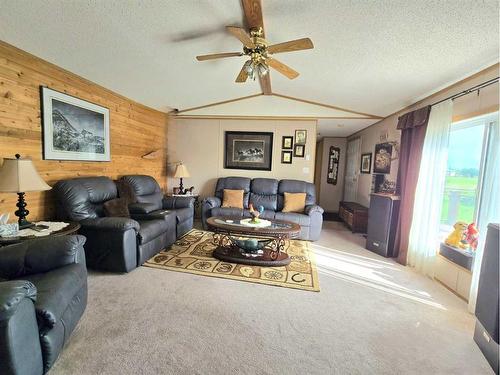 592061A Highway 658, Rural Woodlands County, AB - Indoor Photo Showing Living Room