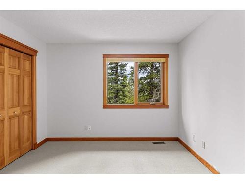 227 Miskow Close, Canmore, AB - Indoor Photo Showing Other Room