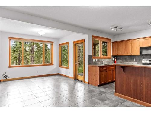 227 Miskow Close, Canmore, AB - Indoor Photo Showing Kitchen