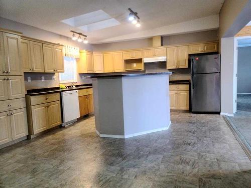 4260 Caribou Crescent, Wabasca, AB - Indoor Photo Showing Kitchen