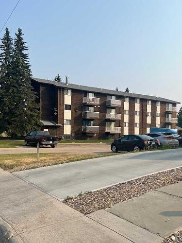 27-50 Whitecourt Avenue, Whitecourt, AB - Outdoor