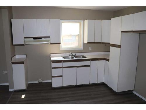 5327 4 Avenue, Edson, AB - Indoor Photo Showing Kitchen With Double Sink