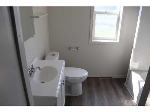 5327 4 Avenue, Edson, AB - Indoor Photo Showing Bathroom