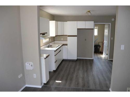 5327 4 Avenue, Edson, AB - Indoor Photo Showing Kitchen With Double Sink