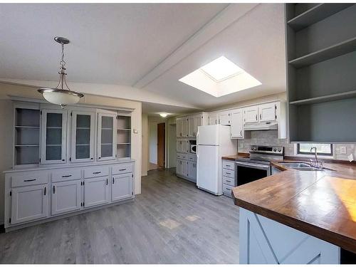 53113 Range Road 124, Rural Yellowhead County, AB - Indoor Photo Showing Kitchen With Double Sink