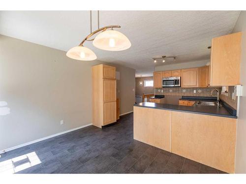 189 Sitar Crescent, Hinton, AB - Indoor Photo Showing Kitchen