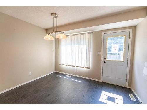 189 Sitar Crescent, Hinton, AB - Indoor Photo Showing Other Room