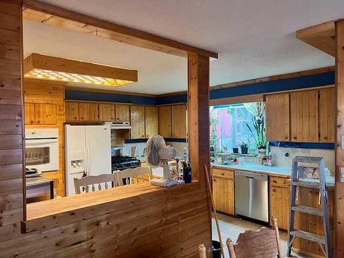 9801 105 Street, Grande Cache, AB - Indoor Photo Showing Kitchen