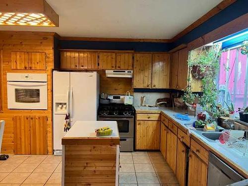 9801 105 Street, Grande Cache, AB - Indoor Photo Showing Kitchen