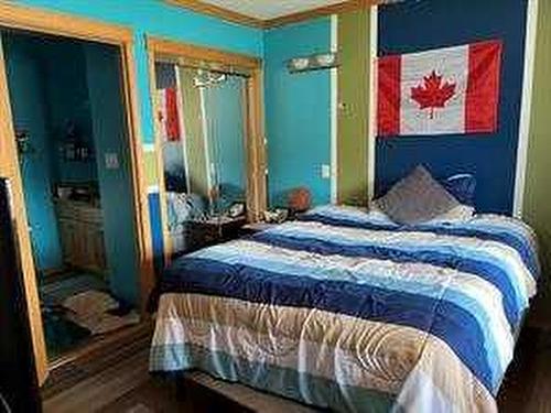 302 8 Avenue, Fox Creek, AB - Indoor Photo Showing Bedroom