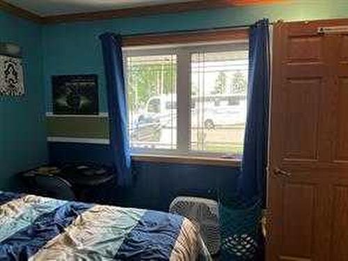 302 8 Avenue, Fox Creek, AB - Indoor Photo Showing Bedroom