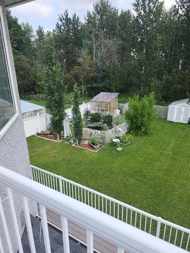 302 8 Avenue, Fox Creek, AB - Outdoor With Backyard