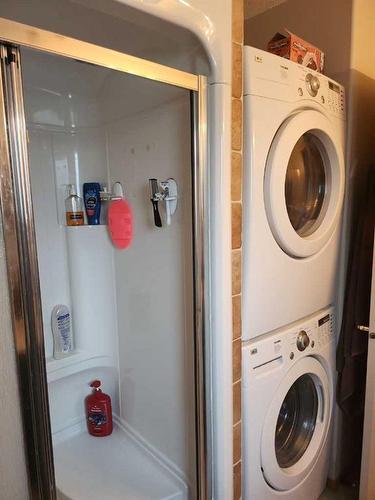 302 8 Avenue, Fox Creek, AB - Indoor Photo Showing Laundry Room